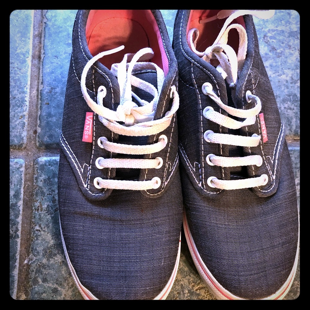 Women’s Size 6 vans sneakers